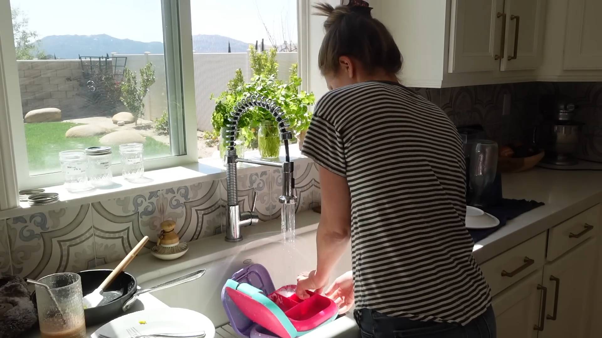 Mom tricks tidy home kids