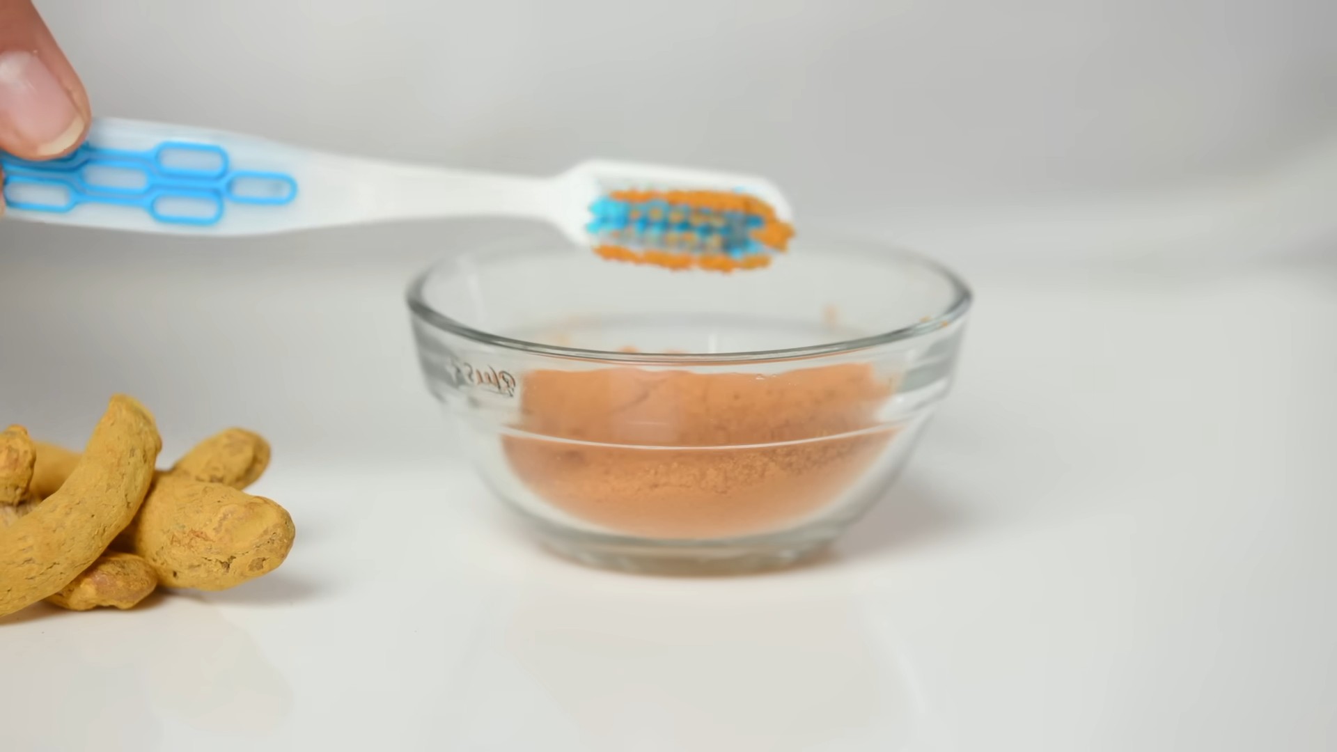 DIY teeth whitening turmeric