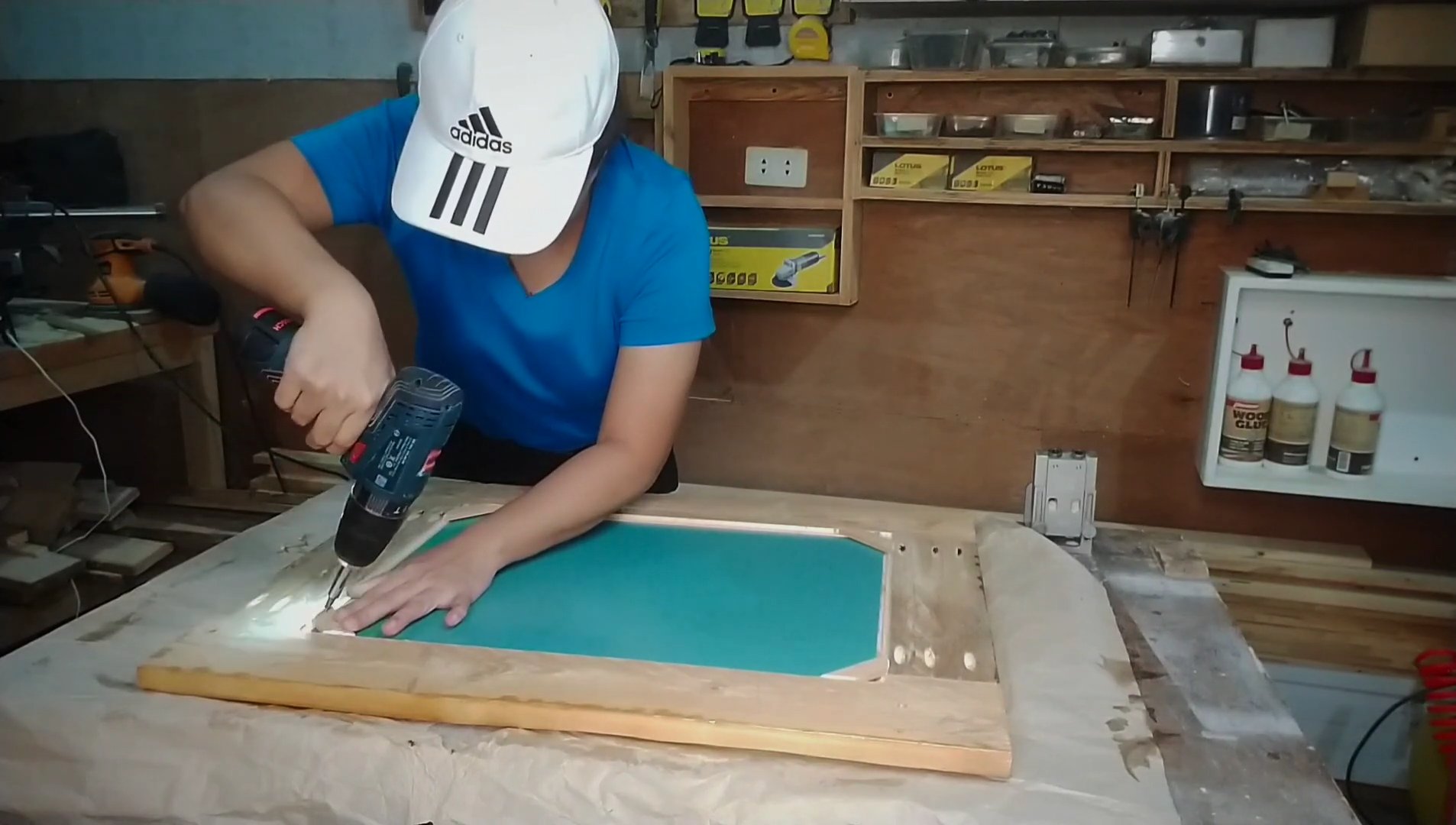 DIY Rustic Pallet Mirror